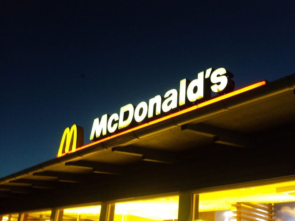 Image used under a Collective Commons License from https://commons.wikimedia.org/wiki/File:McDonald%27s-Svedala.JPG