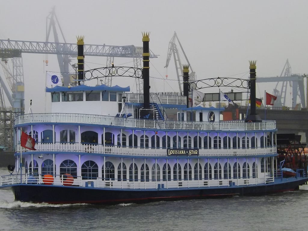 Image used under a Collective Commons License from https://pixabay.com/photos/louisiana-star-passenger-ship-1100054/